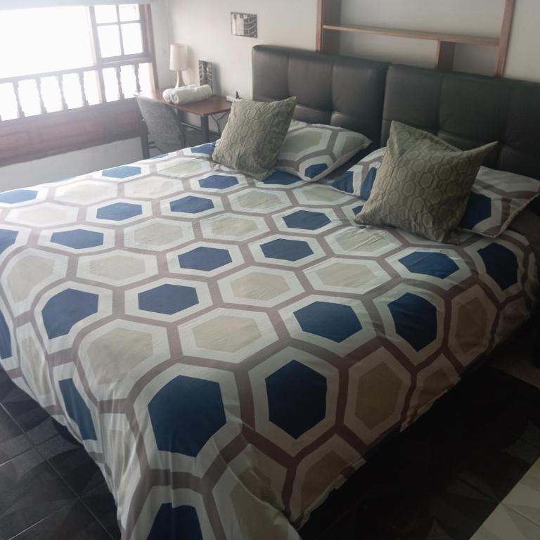 HOTEL MENDOZA BOUTIQUE - Cerca Aeropuerto El Dorado - Habitación con cama extragrande. - 4
