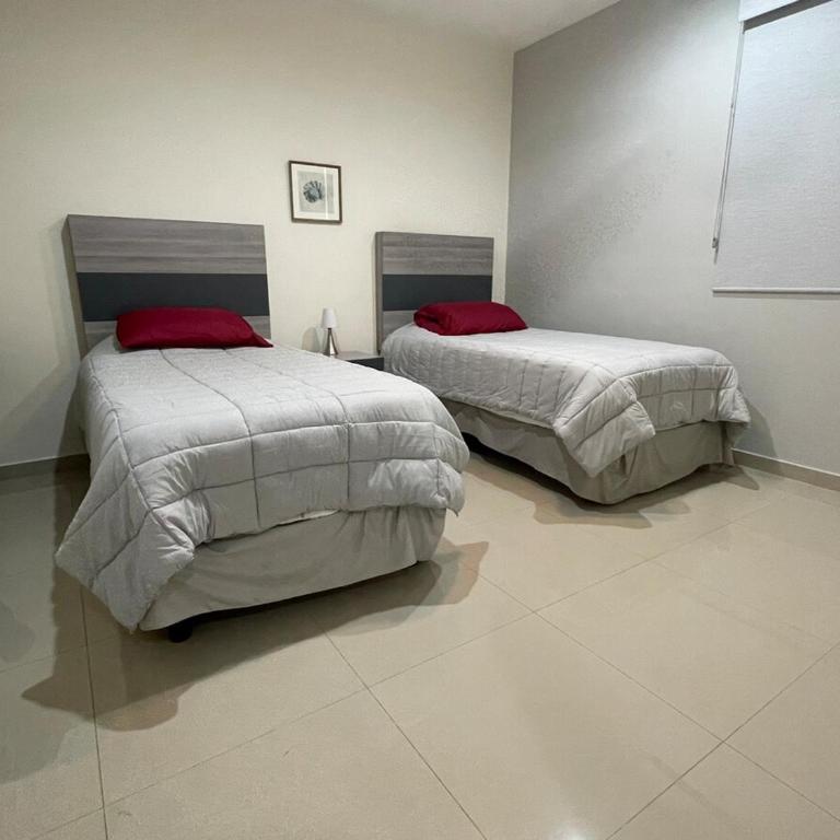 Apartamento en PB con piscina a poca distancia de la playa - Two-Bedroom Apartment - 3