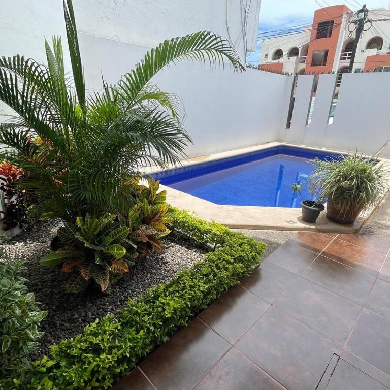 Apartamento en PB con piscina a poca distancia de la playa - Two-Bedroom Apartment - 7