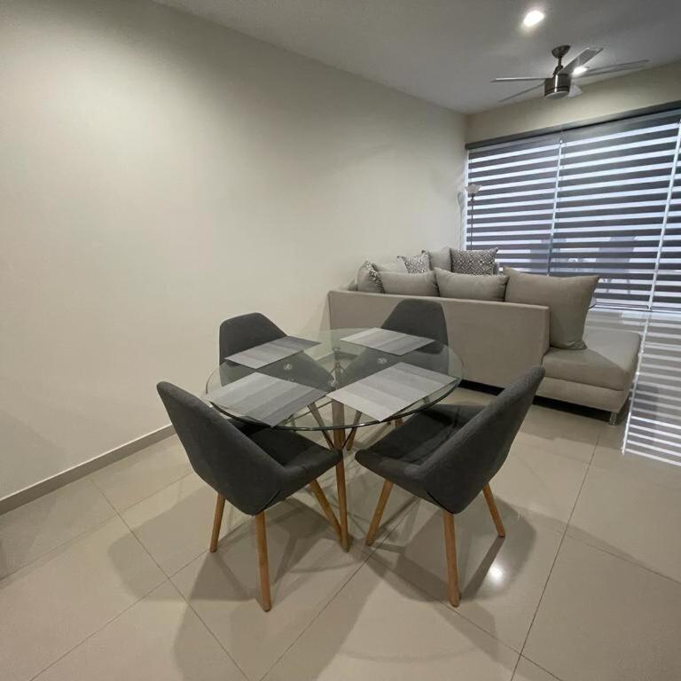 Apartamento en PB con piscina a poca distancia de la playa - Two-Bedroom Apartment - 11