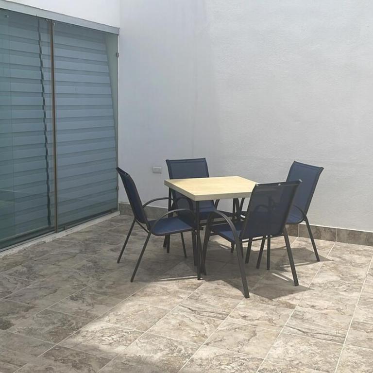 Apartamento en PB con piscina a poca distancia de la playa - Two-Bedroom Apartment - 13