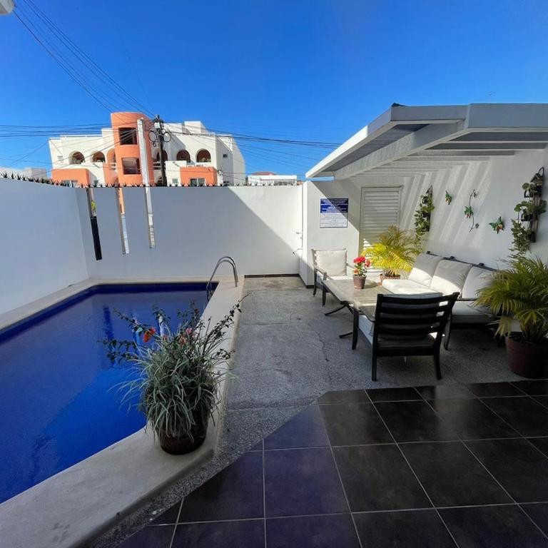 Apartamento en PB con piscina a poca distancia de la playa - Two-Bedroom Apartment - 16