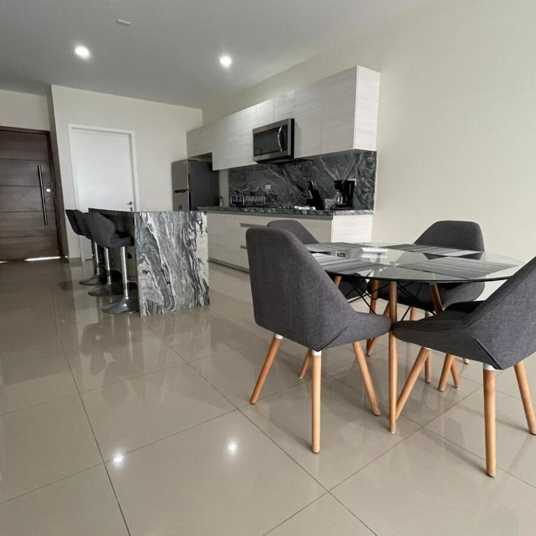 Apartamento en PB con piscina a poca distancia de la playa - Two-Bedroom Apartment - 18