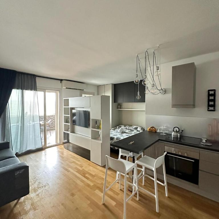 Modern Loft Private - One-Bedroom Apartment - 13
