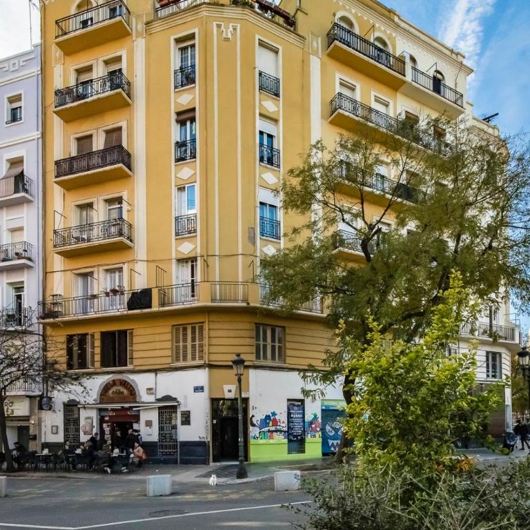 Penthouse with Terrace in the Heart of Valencia - Three-Bedroom Apartment - 34