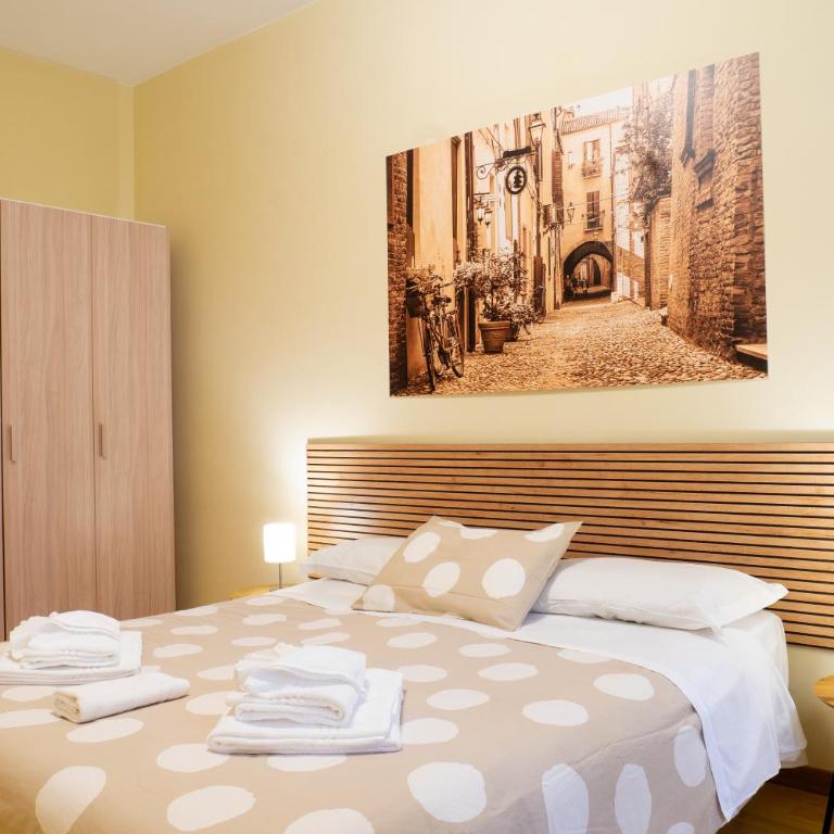 CameraCafè - Twin Room with Shared Bathroom - 2