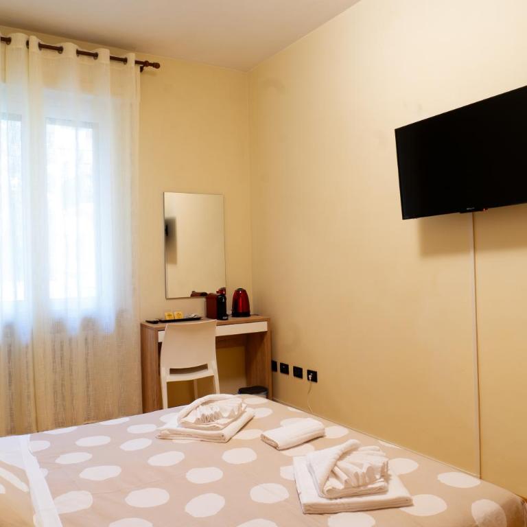 CameraCafè - Twin Room with Shared Bathroom - 3