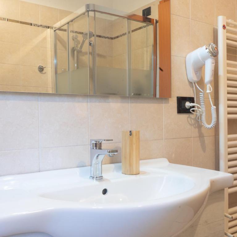 CameraCafè - Triple Room with Shared Bathroom - 11