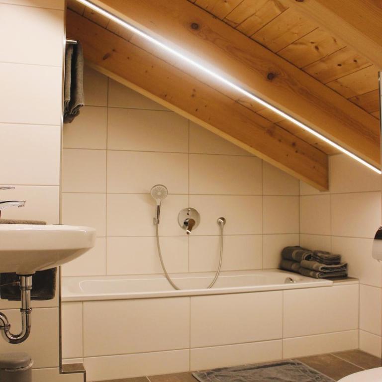 Ferienwohnungen Löslerfreud - Apartamento de 3 dormitorios con balcón - 11