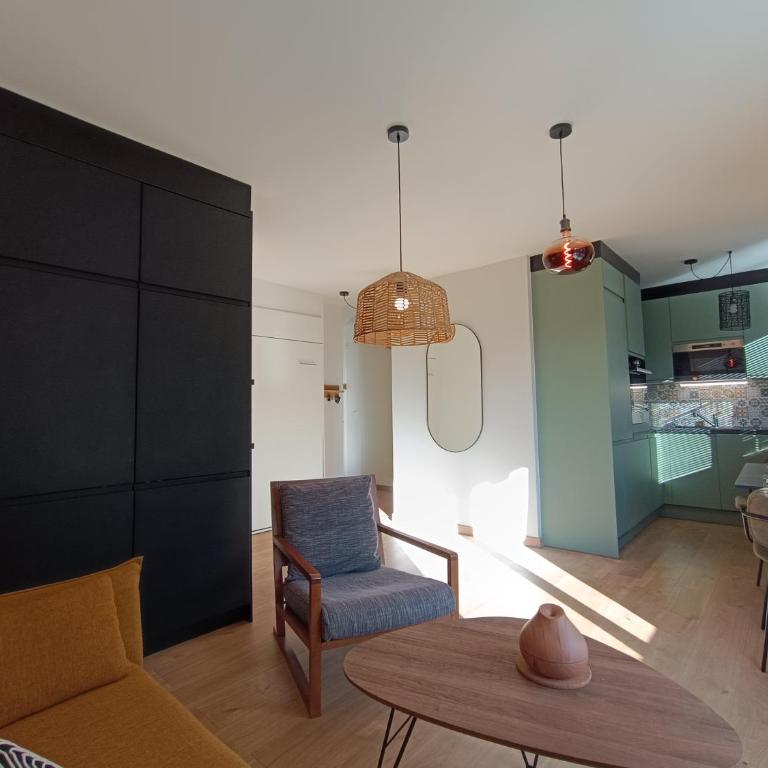 Meublé 3 étoiles - PISCINE- BALCON - TENNIS - Studio - 8