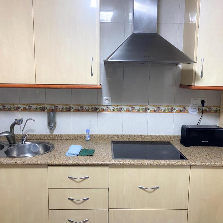Casa Soto -Ubicacion privilegiada-Aparcamiento en tu puerta y acceso rapido a Servicios- Playas y Lugares de Interes- Netflix-Disney Plus-Prime-Full Sports TV - Casa de 3 dormitorios - 10
