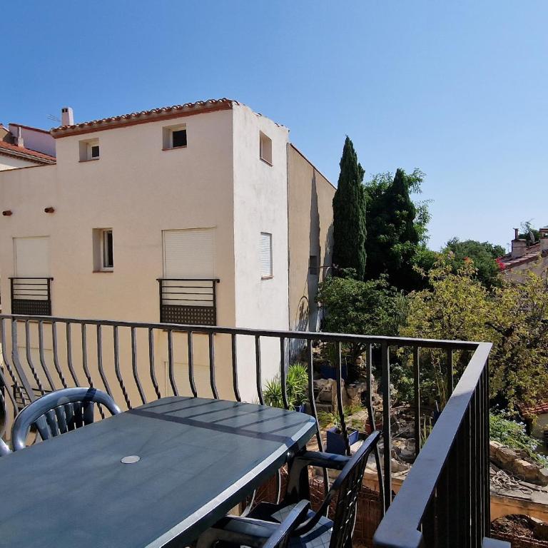 F3 en centre-ville de Banyuls avec terrasse - FR-1-309-58 - Two-Bedroom Apartment - 3