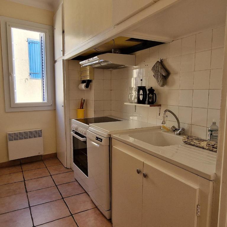 F3 en centre-ville de Banyuls avec terrasse - FR-1-309-58 - Two-Bedroom Apartment - 6