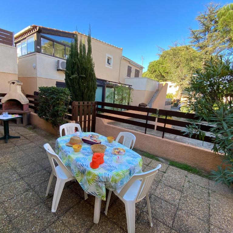 T3 plain-pied 4 pers, proche mer, parking - FR-1-798-25 - Apartment - 6