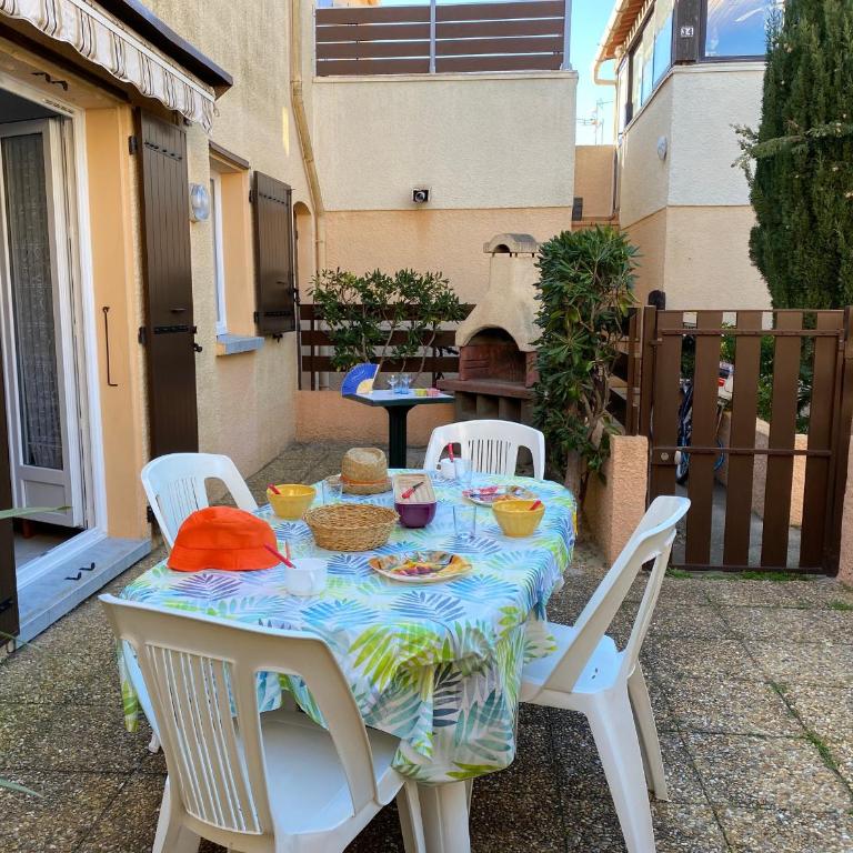 T3 plain-pied 4 pers, proche mer, parking - FR-1-798-25 - Apartment - 1