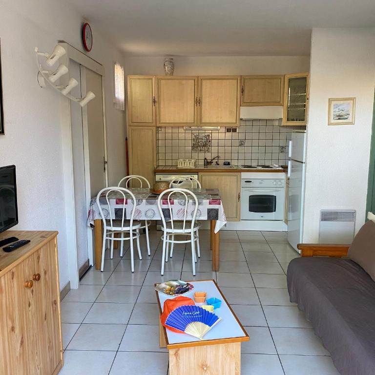 T3 plain-pied 4 pers, proche mer, parking - FR-1-798-25 - Apartment - 7