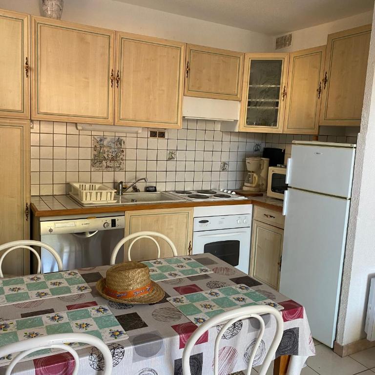 T3 plain-pied 4 pers, proche mer, parking - FR-1-798-25 - Apartment - 9