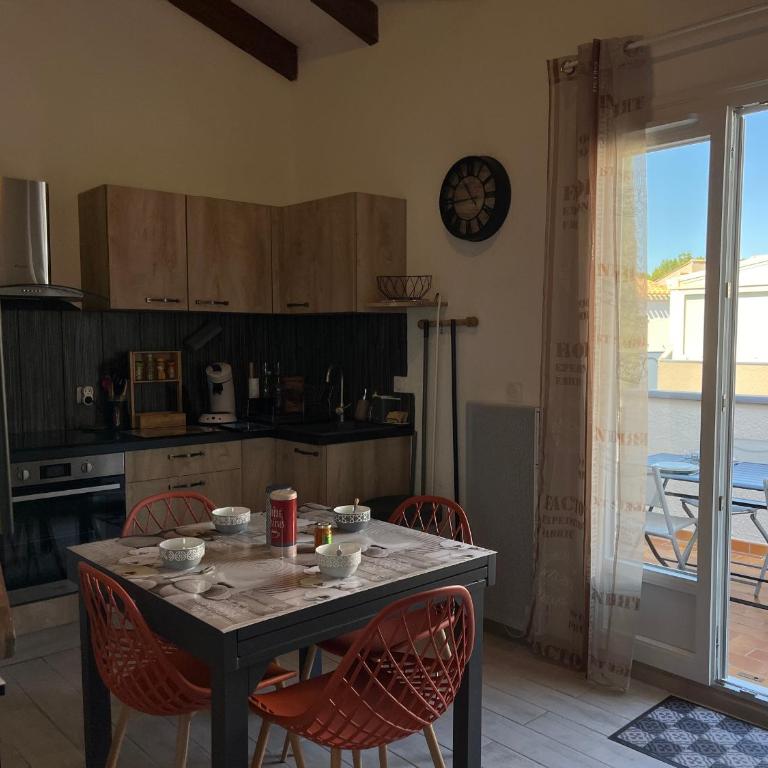 Gruissan: T2 Mezzanine 6 pers, proche plage, parking privé - FR-1-796-35 - Appartamento - 6