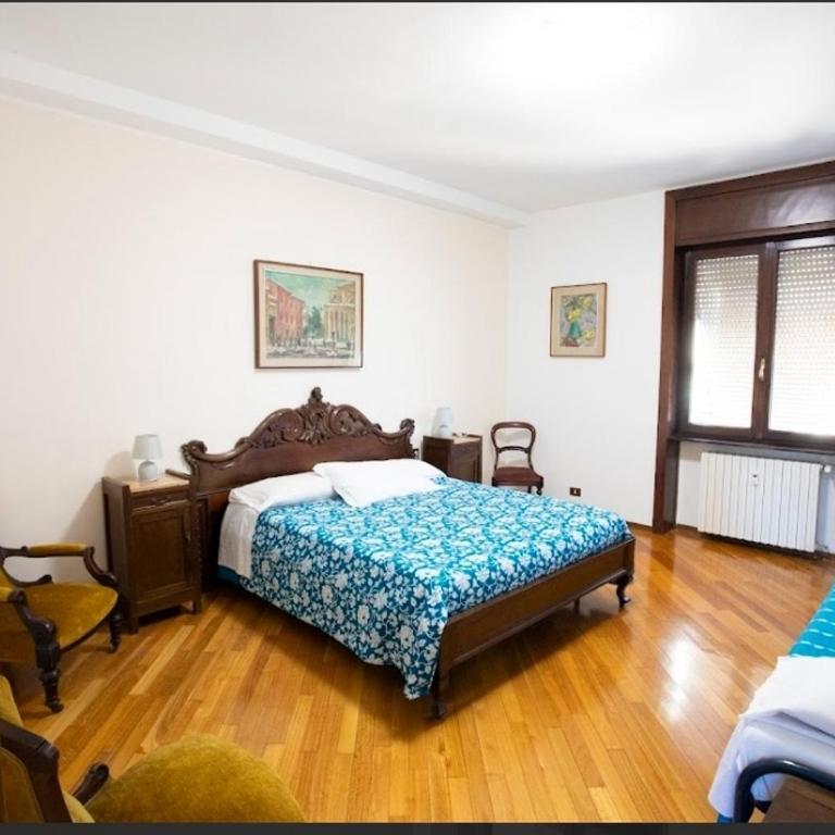 SOFI HOME BERGAMO - Camera Quadrupla con Bagno in Comune - 3