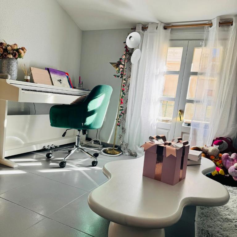 Habitación privada con balcón en Madrid Centro - Sol - Standard Single Room with Shared Bathroom - 6