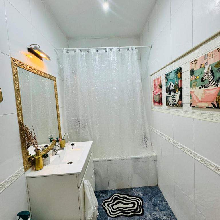 Habitación privada con balcón en Madrid Centro - Sol - Standard Single Room with Shared Bathroom - 9