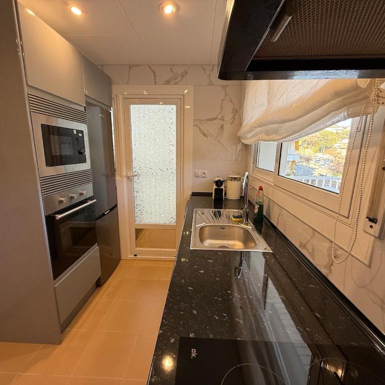 Lloret de Mar Coastal Retreat Just Steps from the Beach - Apartamento de 1 dormitorio - 6