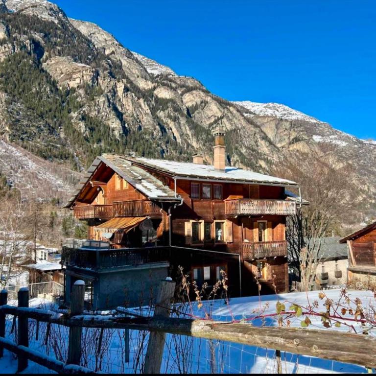 5 Zimmer-Wohnung mit Garage und Sauna - Apartment mit 3 Schlafzimmern und Bergblick - 5