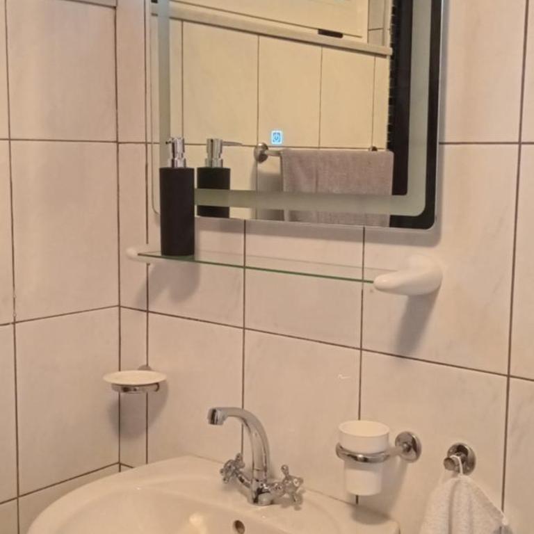 Pool House Maslina - Three-Bedroom Apartment - 2