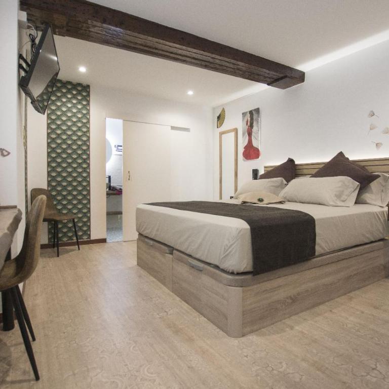 Emilysuites - Malaga Centro Historico - Deluxe King Room - 6
