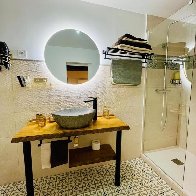 Emilysuites - Malaga Centro Historico - Deluxe King Room - 7
