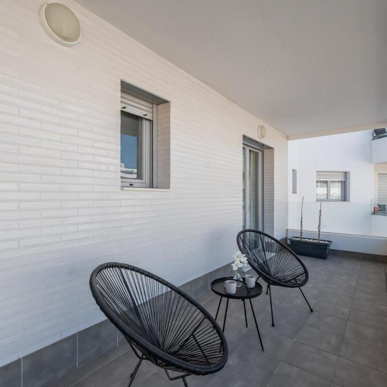Newly Built 3 BDRM Modern Apt w Gym, Pool, & Views - Three-Bedroom Apartment - 40