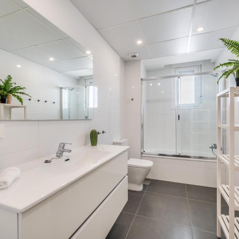 Newly Built 3 BDRM Modern Apt w Gym, Pool, & Views - Three-Bedroom Apartment - 30
