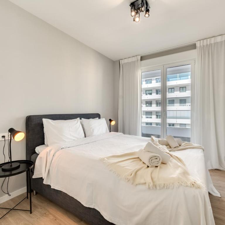 Newly Built 3 BDRM Modern Apt w Gym, Pool, & Views - Three-Bedroom Apartment - 32