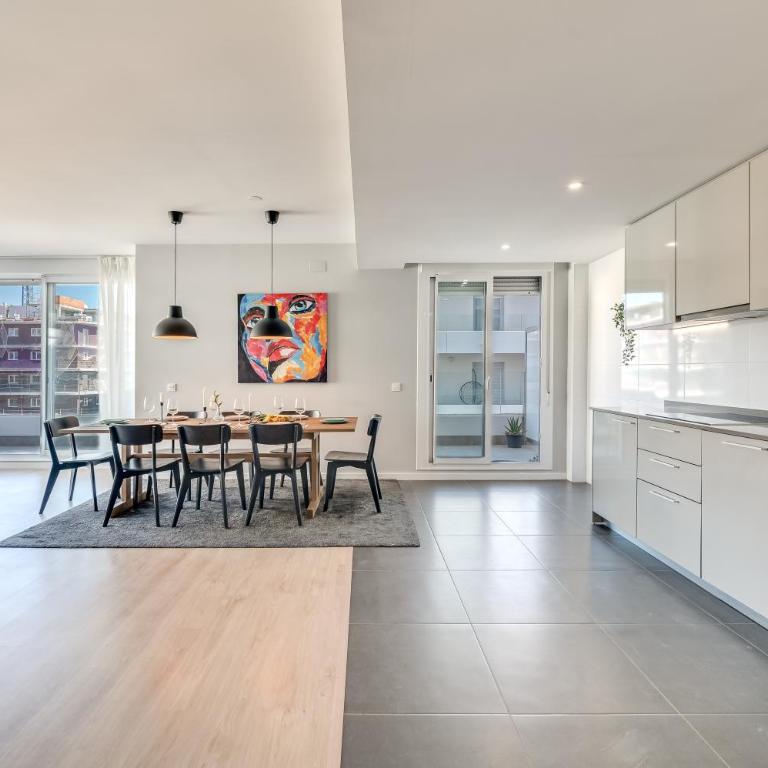Newly Built 3 BDRM Modern Apt w Gym, Pool, & Views - Three-Bedroom Apartment - 12