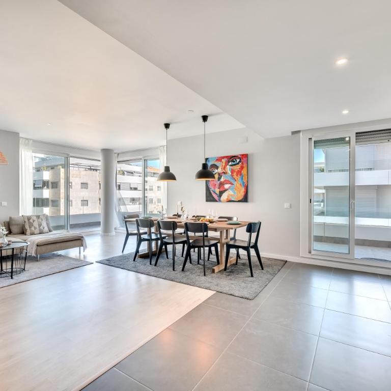 Newly Built 3 BDRM Modern Apt w Gym, Pool, & Views - Three-Bedroom Apartment - 11