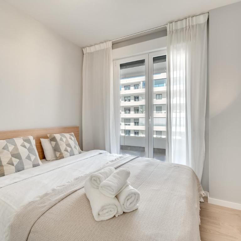 Newly Built 3 BDRM Modern Apt w Gym, Pool, & Views - Three-Bedroom Apartment - 26