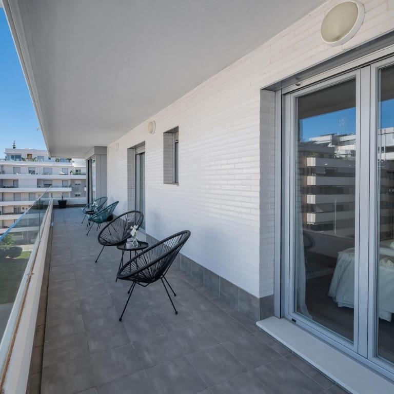 Newly Built 3 BDRM Modern Apt w Gym, Pool, & Views - Three-Bedroom Apartment - 39