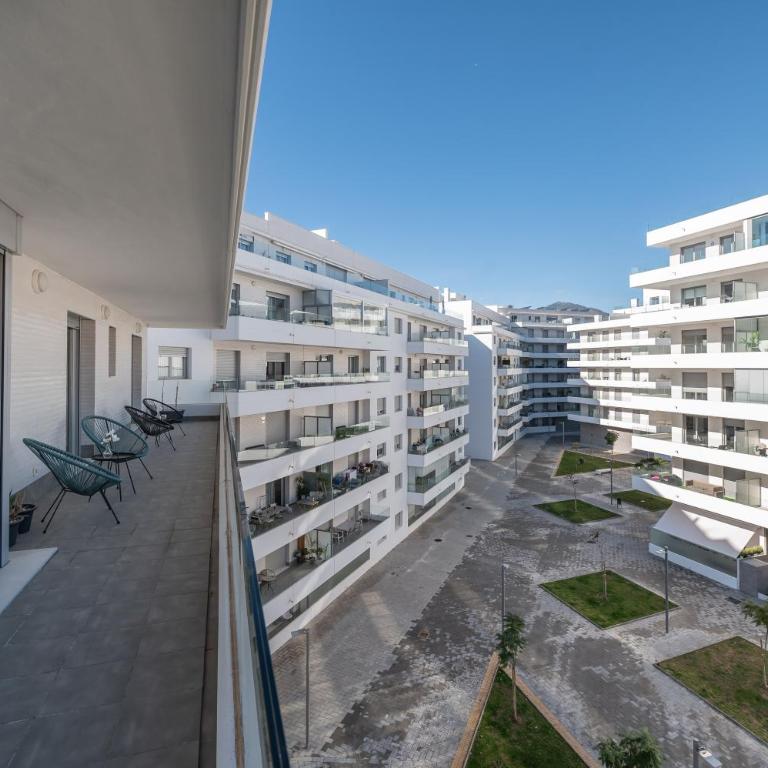 Newly Built 3 BDRM Modern Apt w Gym, Pool, & Views - Three-Bedroom Apartment - 47