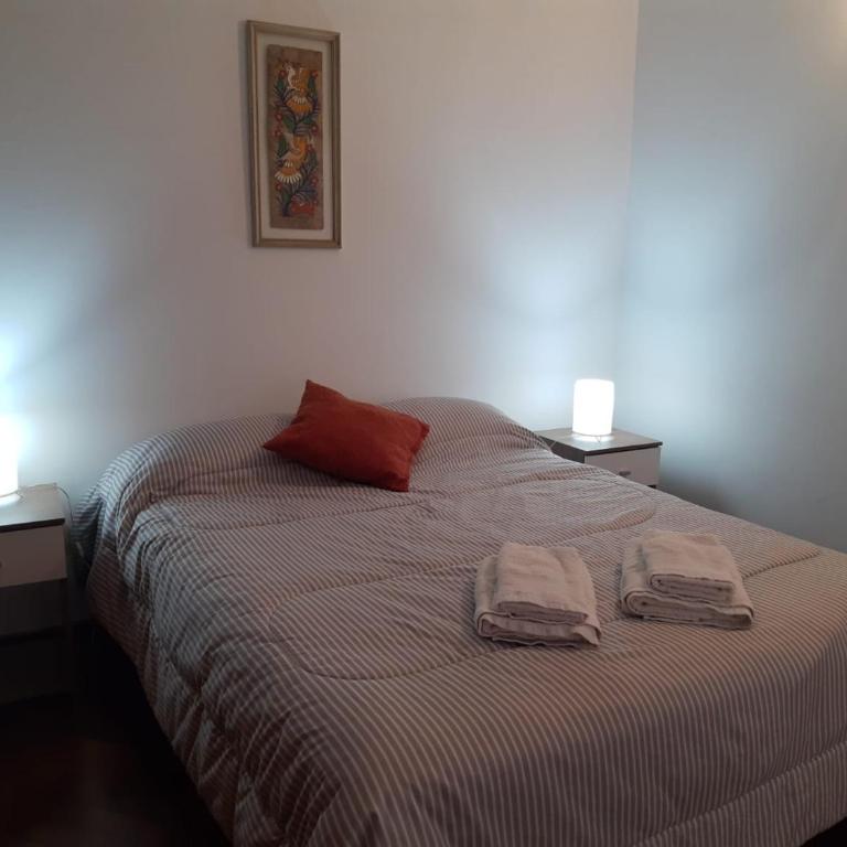 Amplio departamento sobre Av Pellegrini - Apartamento de 2 dormitorios - 12