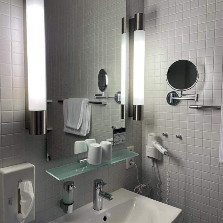 Tagungshaus Himmelspforten - Self Check-In - Superior Zimmer mit Kingsize-Bett - 1