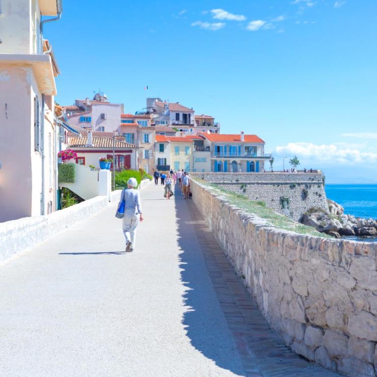 A8 Staywizus - 2 BDR Duplex Remparts Heart of Old Antibes - Apartamento de 2 dormitorios - 1