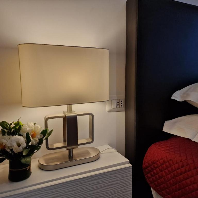 VATICAN GUEST HOUSE ROOMS in Rome - Suite con Vista Giardino - 14