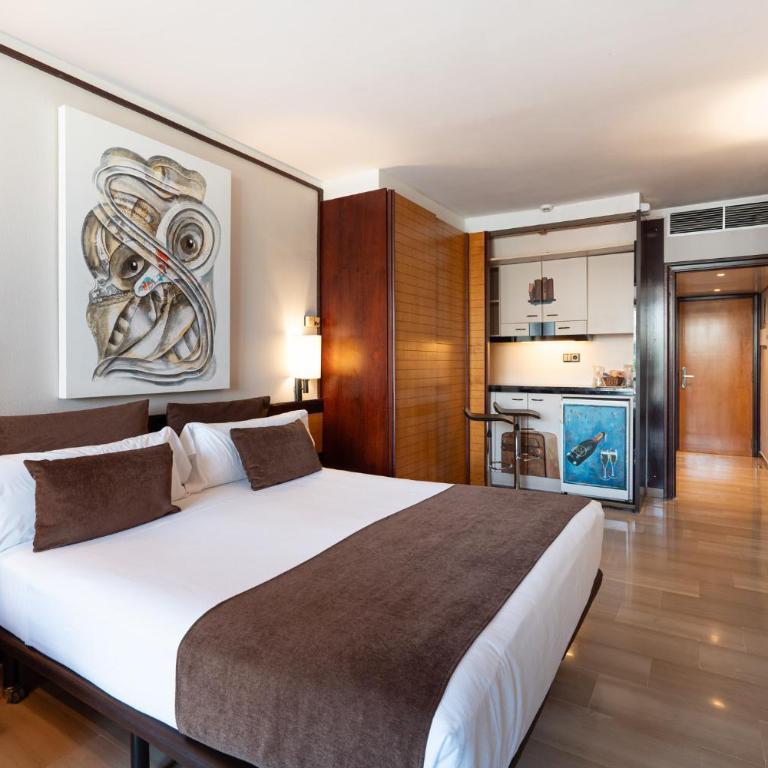 Estela Barcelona - Habitación Doble con balcón - 1 o 2 camas - 4
