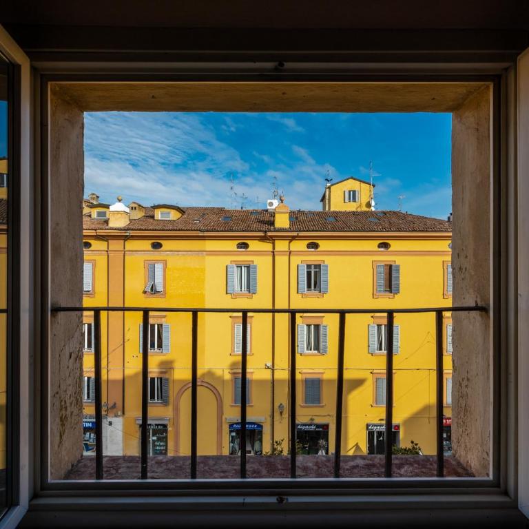 Modena City Center - Private Parking & 5 Guests - One-Bedroom Apartment - 10