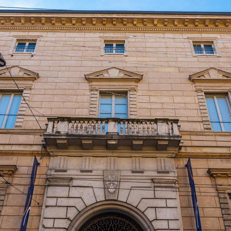 Modena City Center - Private Parking & 5 Guests - One-Bedroom Apartment - 16
