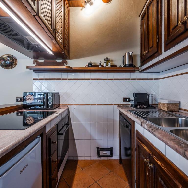 Modena City Center - Private Parking & 5 Guests - One-Bedroom Apartment - 32