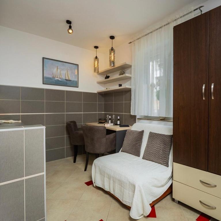 Adzic Apartments - Studio with Balcony (2 Adults) - 31