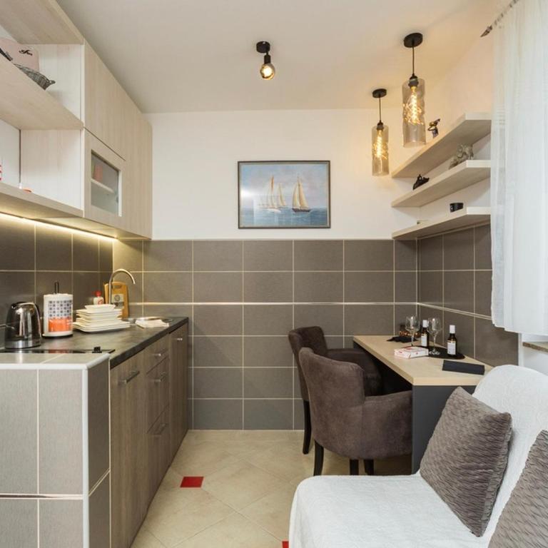Adzic Apartments - Studio with Balcony (2 Adults) - 10