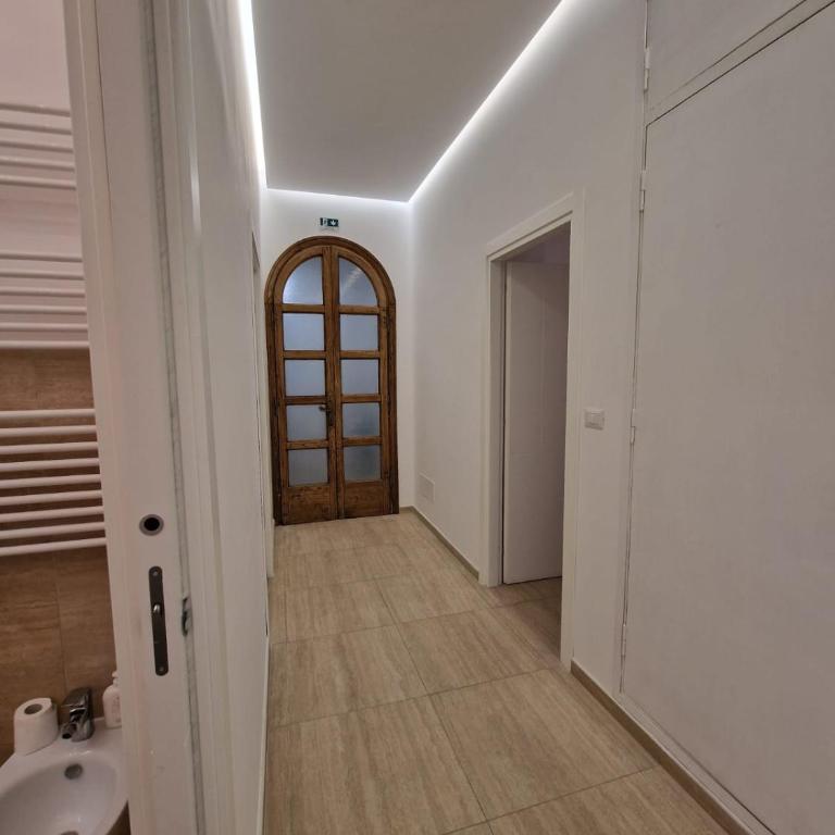 VATICAN GUEST HOUSE ROOMS in Rome - Camera Tripla con Bagno Privato Esterno - 22