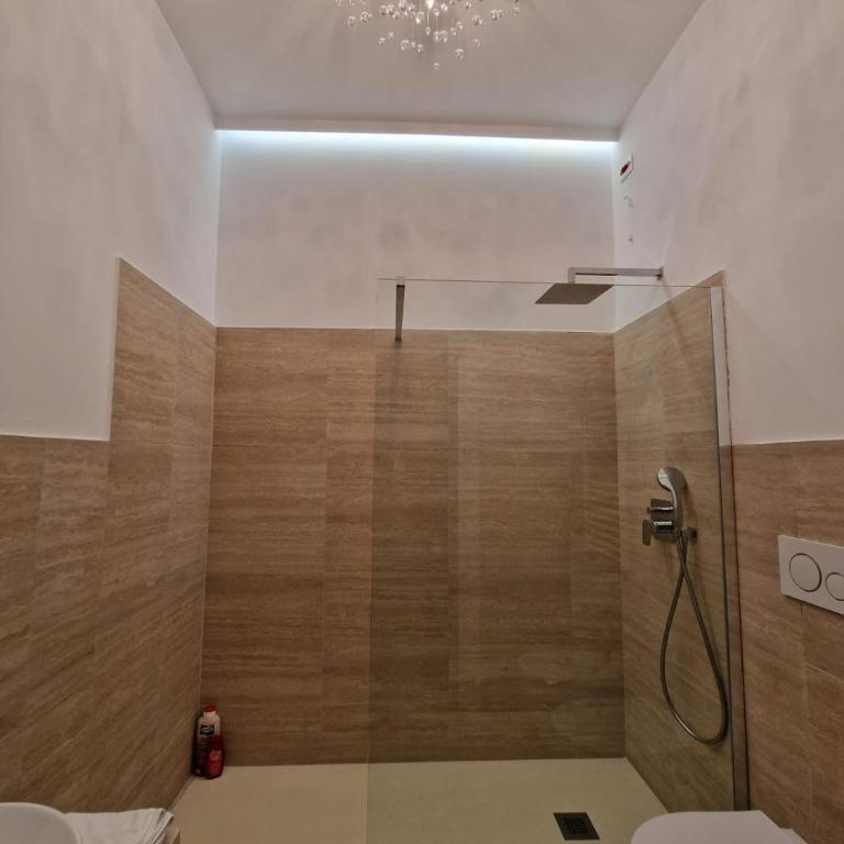 VATICAN GUEST HOUSE ROOMS in Rome - Camera Tripla con Bagno Privato Esterno - 19